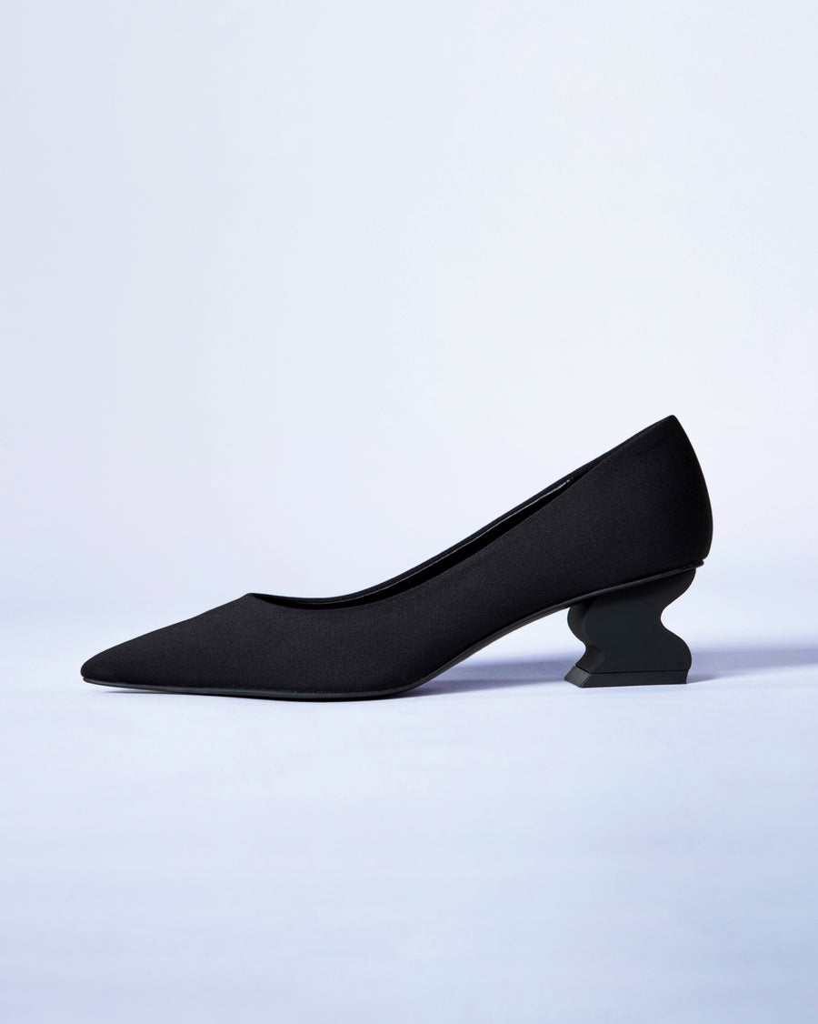 iRi MONLE Black Pointed Toe Pump