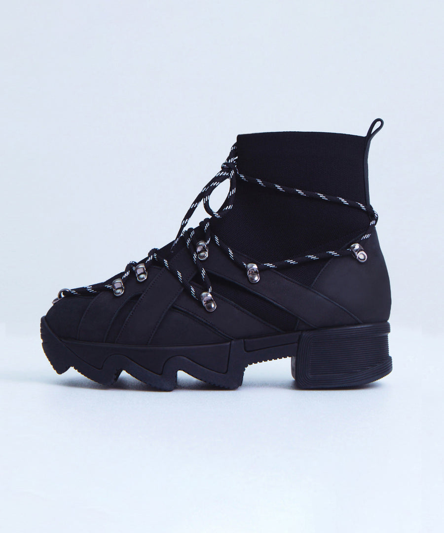 iRi Black ROY Eyelet Lace up Sneaker