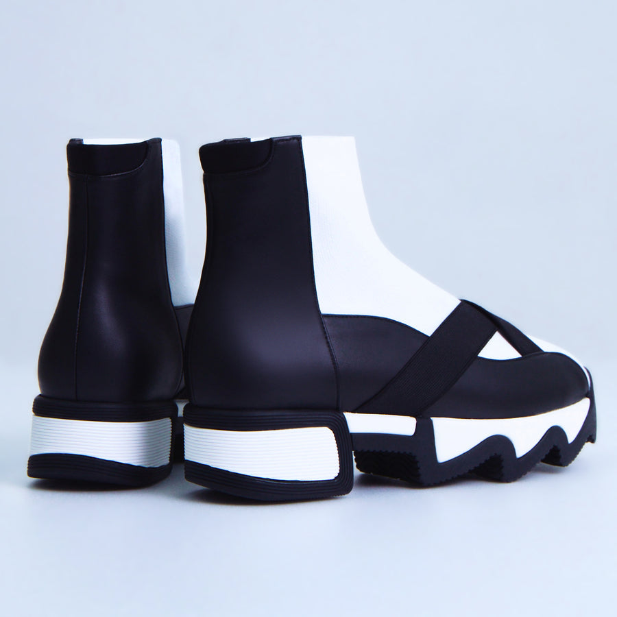 iRi Black and White SOU Mid Top Sneaker